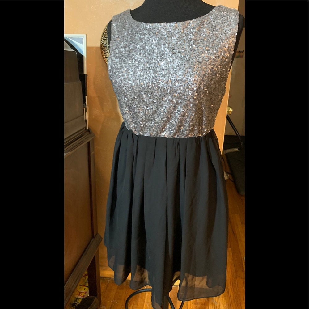 Mezzanine‎ silver sequin and black float dress